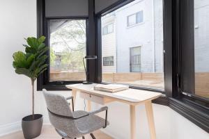 Chic 2BR 2BA Urban Escape Modern Comfort