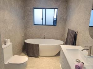 Superior Twin Room in Spacious and Modern Home - NR10