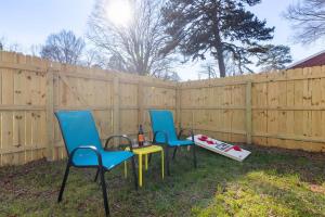 Bancroft Bungalow - Hot Tub, Fire Pit - Near Uptown