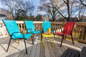 Birdsong Bungalow - Hot Tub, Game Room, Fire Pit