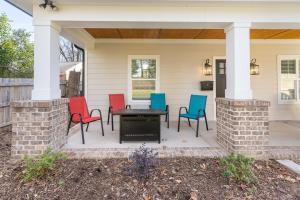 Disc Golf Getaway - Hot Tub, Soaking Tub, Games - Near Uptown