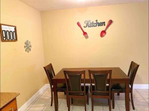 Lovely 2 Bedroom Condo With Free Parking & Wifi!!