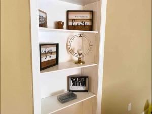 Lovely 2 Bedroom Condo With Free Parking & Wifi!!