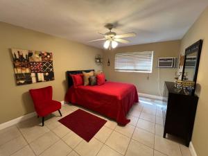 Lovely 2 Bedroom Condo With Free Parking & Wifi!!