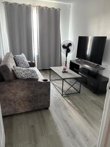 Shop & Stay Central 6