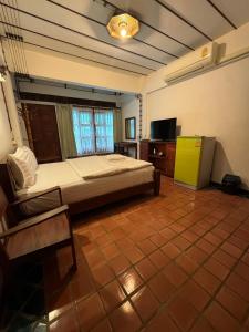 Serene teak Boutique