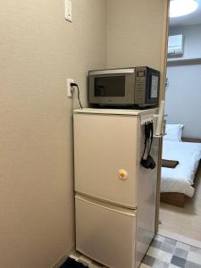 新宿区早稻田大学徒步3分 203 楼下公车直达新宿上野 池袋高田马场 有电梯阳台大衣柜 周边生活便利