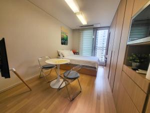 #Long-term accommodation inquiries#Suwon Convention Center#Gwanggyo Lake Park#Daily bedding change