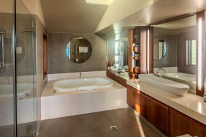 Yacht Club 33 Serenity House Ocean Views 2 Buggies