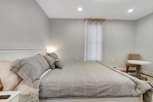 Spacious Central 4BR, Ski & Bike