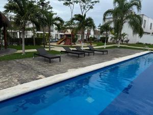 House in front of the Maya Playa del Carmen train