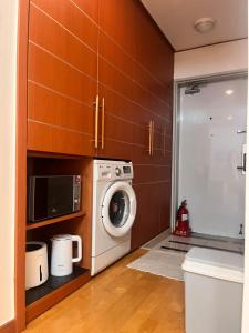 i강남 신사 역에서 3분 가로수길 조용한 안심귀가 #Gangnam Sinsa #Garosugil Front #Premium Stay #City View