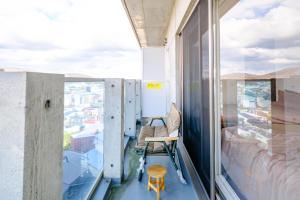 海と山の見える部屋 2BR Canal View