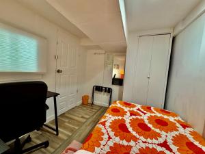 Tiny Private Room on the 1st Floor with Shared Bathroom 9 minutes to Seatac Airport