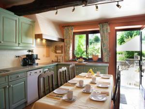 Desnié Farmhouse with Pool