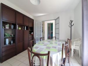 Maisons de vacances Villa in Saint-Genies with Private Pool : photos des chambres