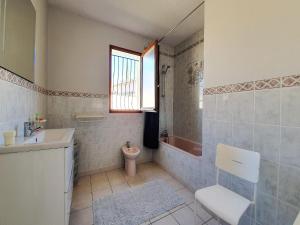 Maisons de vacances Villa in Saint-Genies with Private Pool : photos des chambres