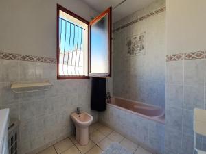 Maisons de vacances Villa in Saint-Genies with Private Pool : photos des chambres