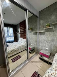Liberty Tower, Master and Living, ICity Studio Unit