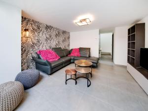 Comfort Near Historic Huy