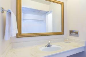 Days Inn by Wyndham Modesto