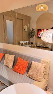 Family Room Staycation Shore Residences Near Mall of Asia and Airport Adjacent Units - Perfect for Groups