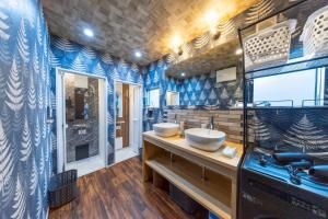 3 minutes from Sangenjaya 90square meters 50square meters rooftop 3LDK Relaxing Tokyo stay with rooftop, jacuzzi projector