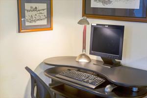 Econo Lodge Spring Lake near Fort Bragg