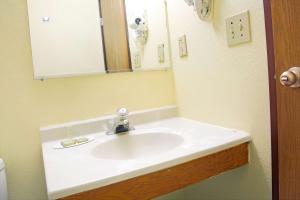 Econo Lodge Spring Lake near Fort Bragg