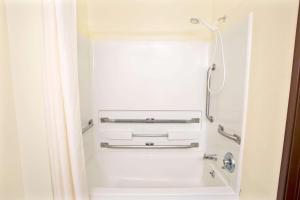 Econo Lodge Spring Lake near Fort Bragg