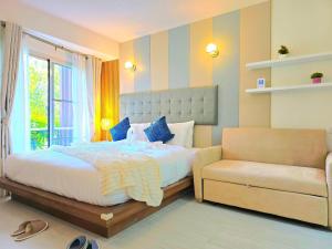 1 Bedroom Condo & Living Room Near the Beach for Rent