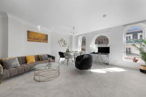 3 Bedroom Penthouse with Roof Terrace in Covent Garden