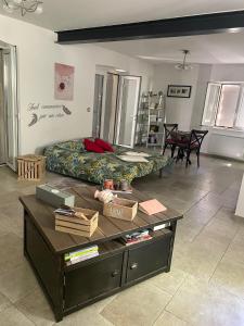 B&B / Chambres d'hotes L-appart The - Charme discret au coeur des Alpilles : photos des chambres