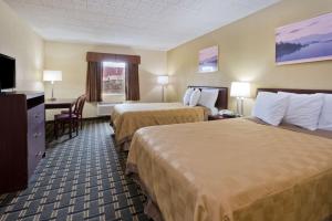 Double Room - Accessible/Non-Smoking room in Days Inn by Wyndham Batavia Darien Lake Theme Park