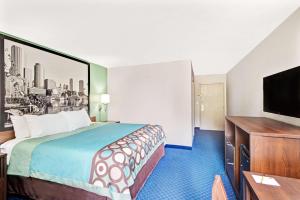 Super 8 by Wyndham Brockton