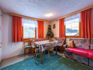 Apartment in See near Ski Slopes