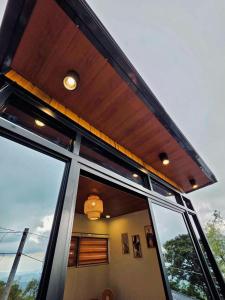 Romantic Chic Cottage with View