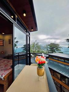 Romantic Chic Cottage with View