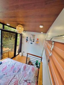 Romantic Chic Cottage with View