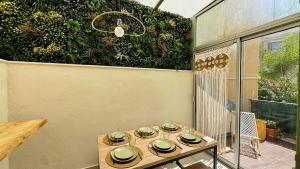 Cannes centre - Forville Market