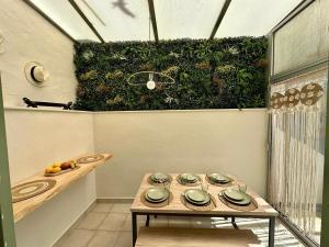 Cannes centre - Forville Market