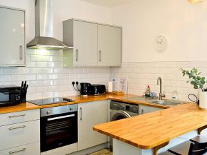 Pass the Keys Pontcanna - Chic 2-Bed Flat wParking