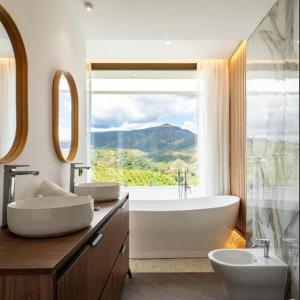 Casa Bella - Brand New Luxury 4 Bedroom Villa on La Cala Golf!!