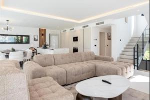 Casa Bella - Brand New Luxury 4 Bedroom Villa on La Cala Golf!!