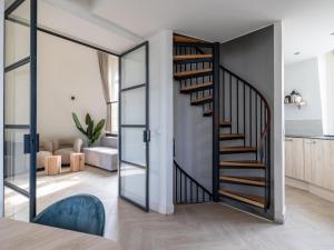 Renovated luxury water tower within walking distance of the beach boulevard