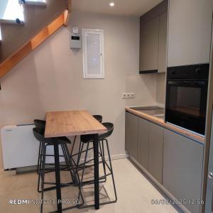 Dimitriss & Evangelias Loft Homes with Garden, Near Airport & Town