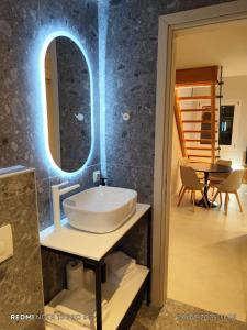 Dimitriss & Evangelias Loft Homes with Garden, Near Airport & Town