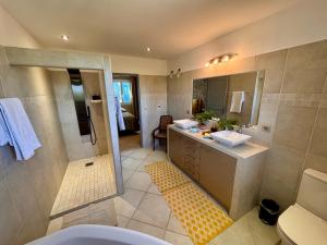 B&B / Chambres d'hotes La Bastide des Romarins : photos des chambres