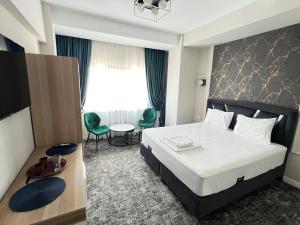 Premium Rooms & Boutique Apartments with Free Parking