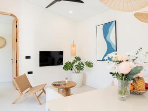 Aquae Villas - Azura - 2bdr Elegance & private pool - Kuta Lombok